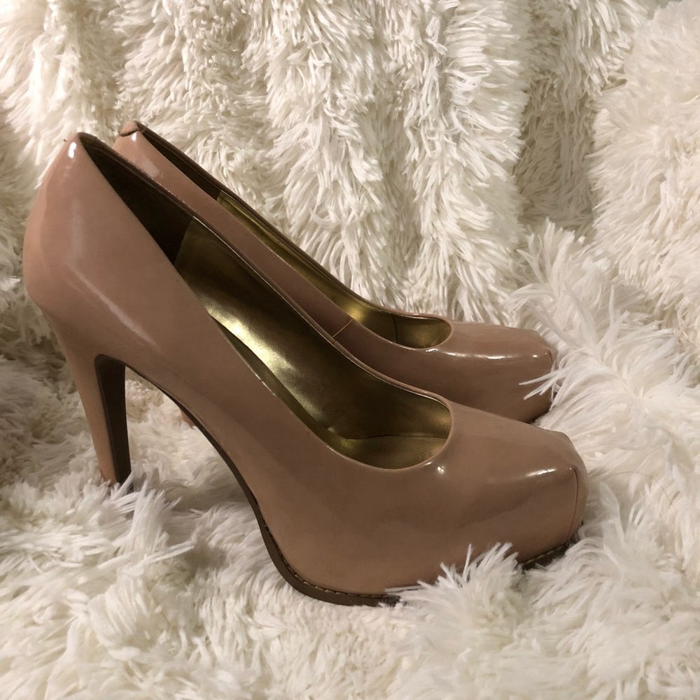 Vera Wang Pumps